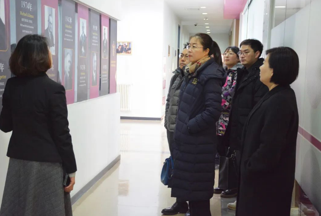 黑利伯瑞热烈欢迎天津教育报刊社同仁莅临，积极推动教育友好交流(图1)