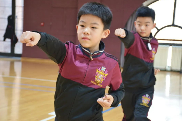 黑利伯瑞国际学校兴趣课程——冰壶、高尔夫、击剑、网球(图5)